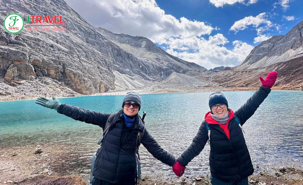 Khung cảnh Hồ Sữa mùa xuân trong trẻo