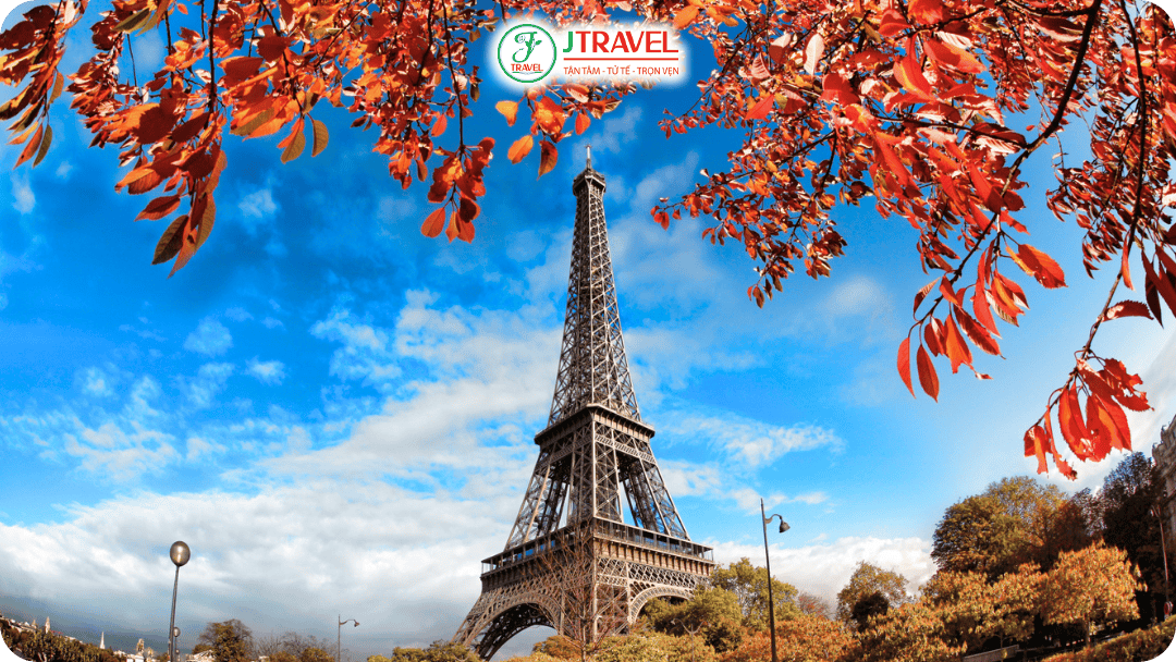 Thành phố tình yêu Paris khoác áo lá vàng