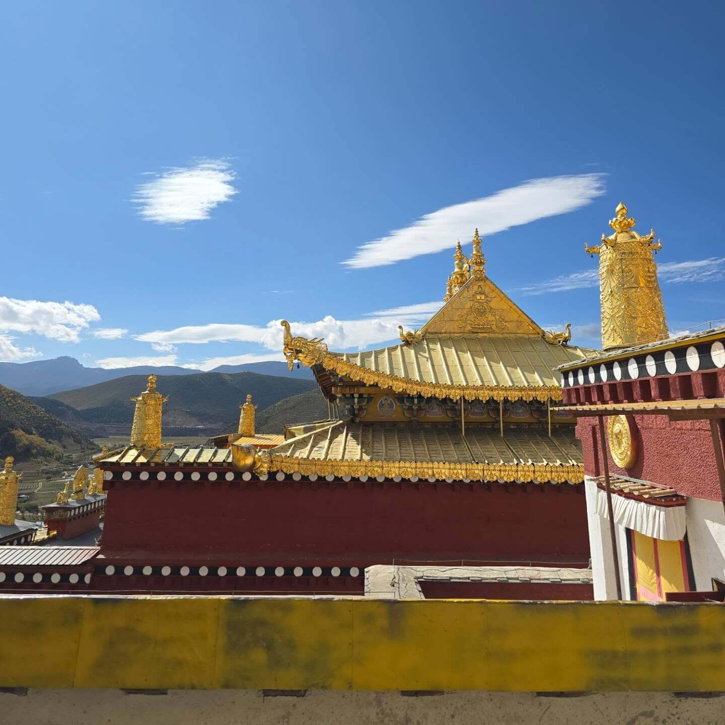 Tháp chuông và tháp trống