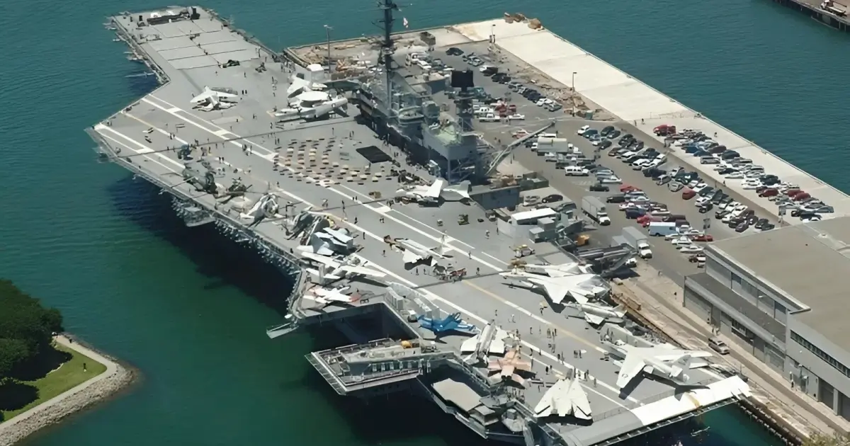 Tàu sân bay USS Midway 
