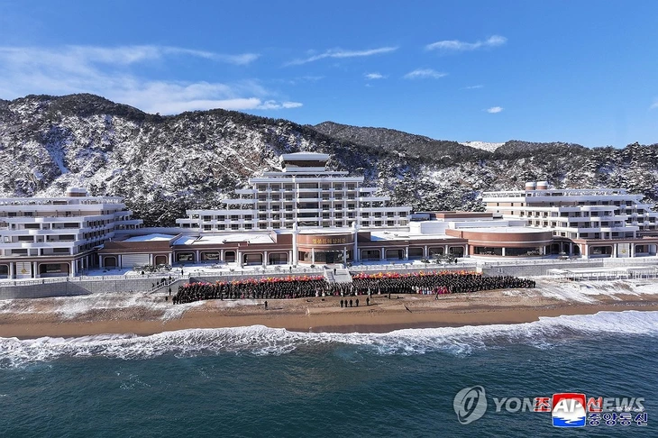 Lễ khánh thành khu công viên ven biển Yombunjin ảnh KCNA