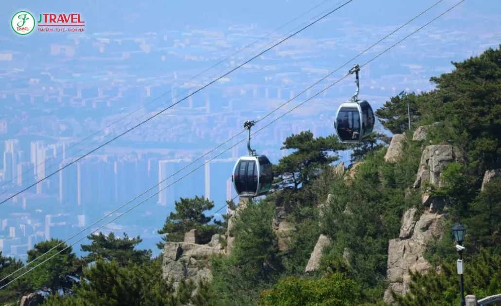 Cáp treo Núi Thái Sơn đưa du khách ngắm toàn cảnh hùng vĩ từ trên cao
