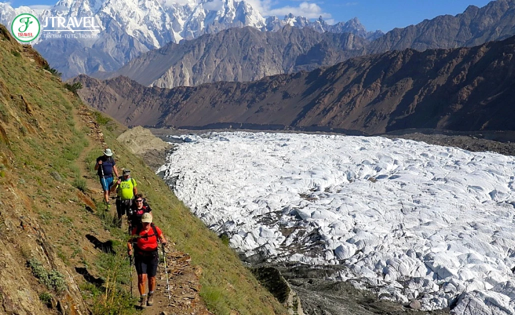 Chuẩn bị hành lý du lịch Pakistan tự túc cho trekking và leo núi