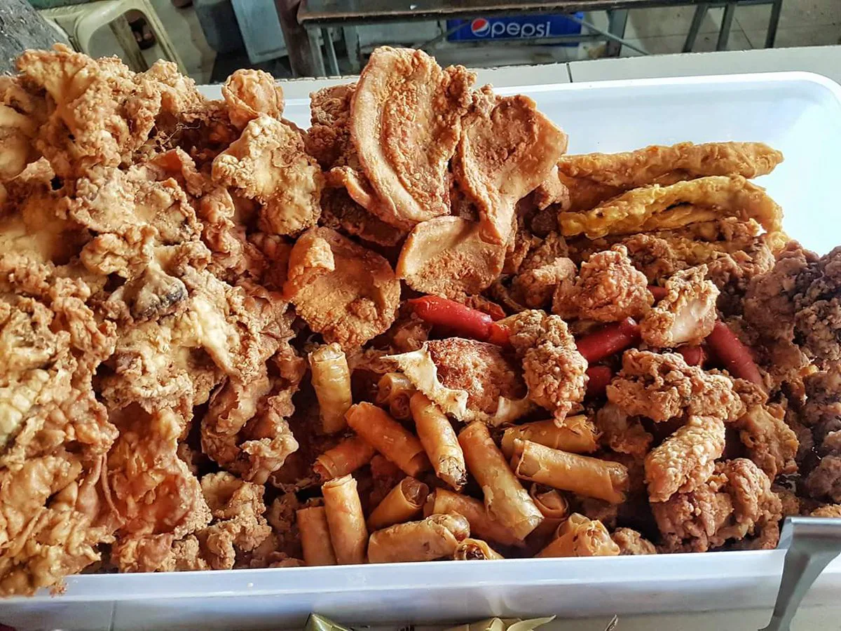 Gà rán Pungko pungko là món ăn đường phố không thể bỏ lỡ khi du lịch Cebu