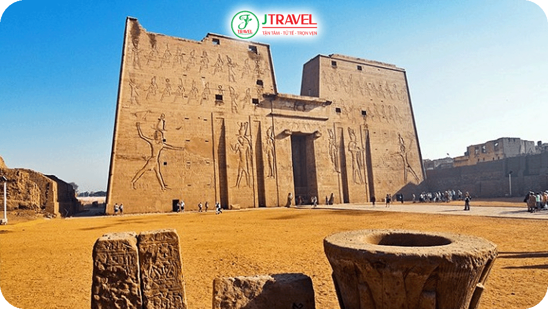 Đền Edfu – Ngôi đền thờ thần Horus được bảo tồn tốt nhất