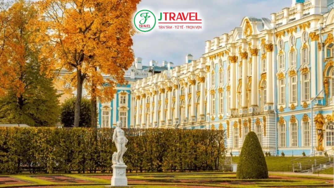 Kiến Trúc Tráng Lệ Của Cung Điện Ekaterina