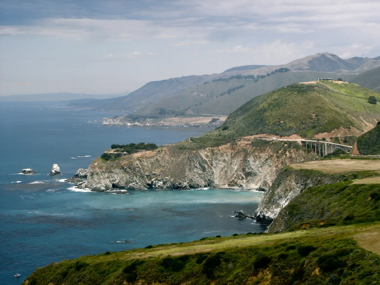 Đường ven biển Pacific Coast Highway – cung đường của khách tự lái xe ở California