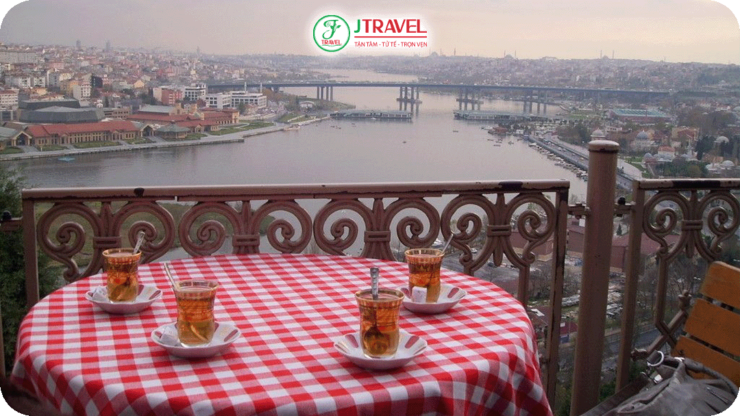 Ngồi trên Pierre Loti nhâm nhi một ly Trà Thổ Nhĩ Kỳ ngắm vịnh Golden Horn