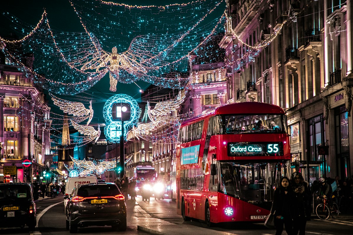 Phố mua sắm London lung linh ánh đèn