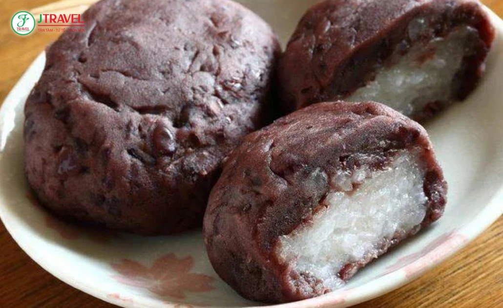 Botamochi bánh gạo phủ đậu đỏ nghiền