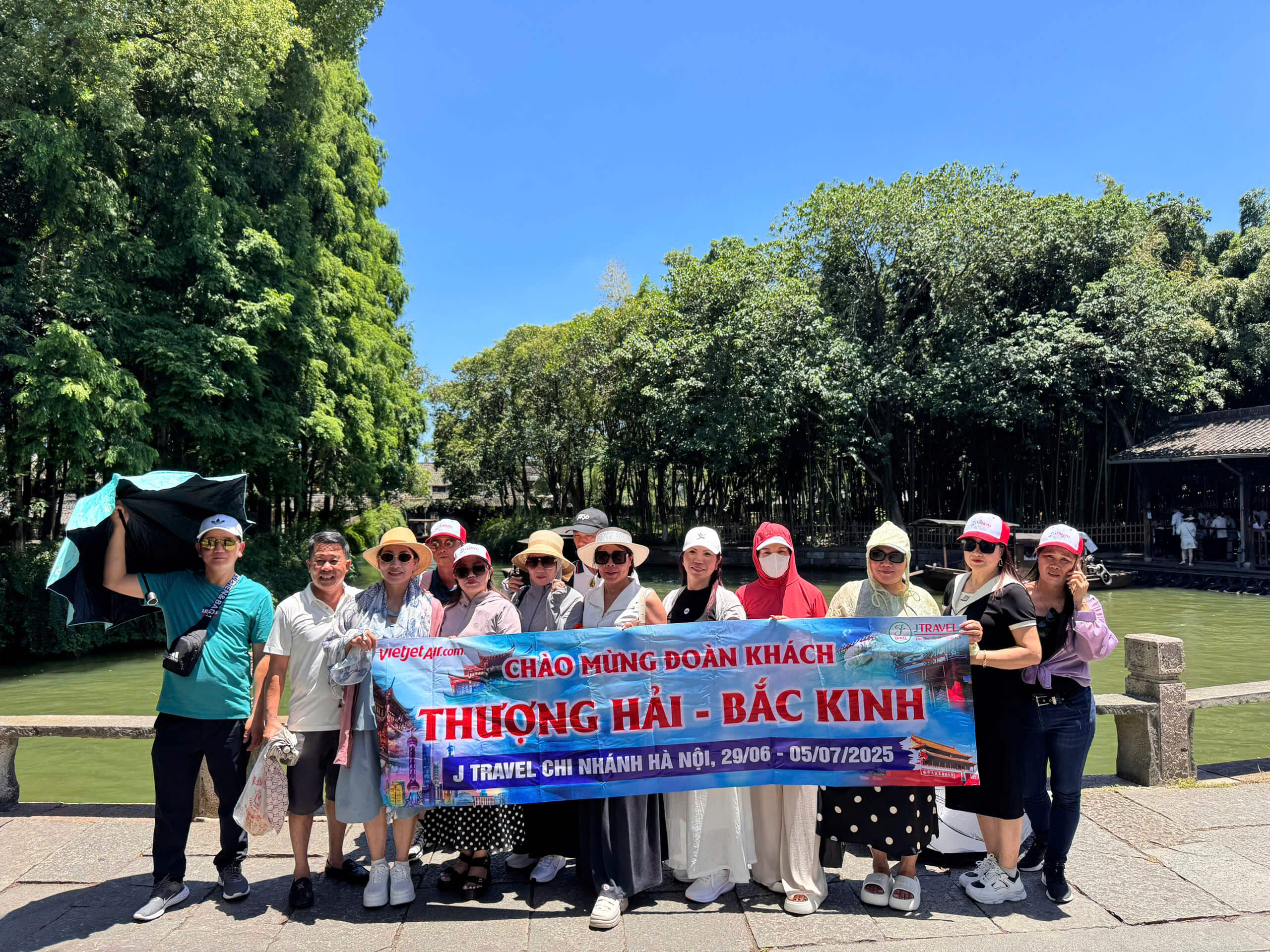 Ô Trấn thơ mộng điểm check-in nổi bật dịp lễ 30/4