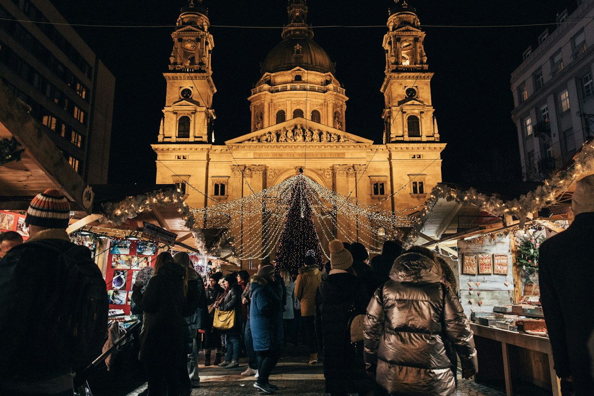 Chợ Giáng sinh Budapest về đêm