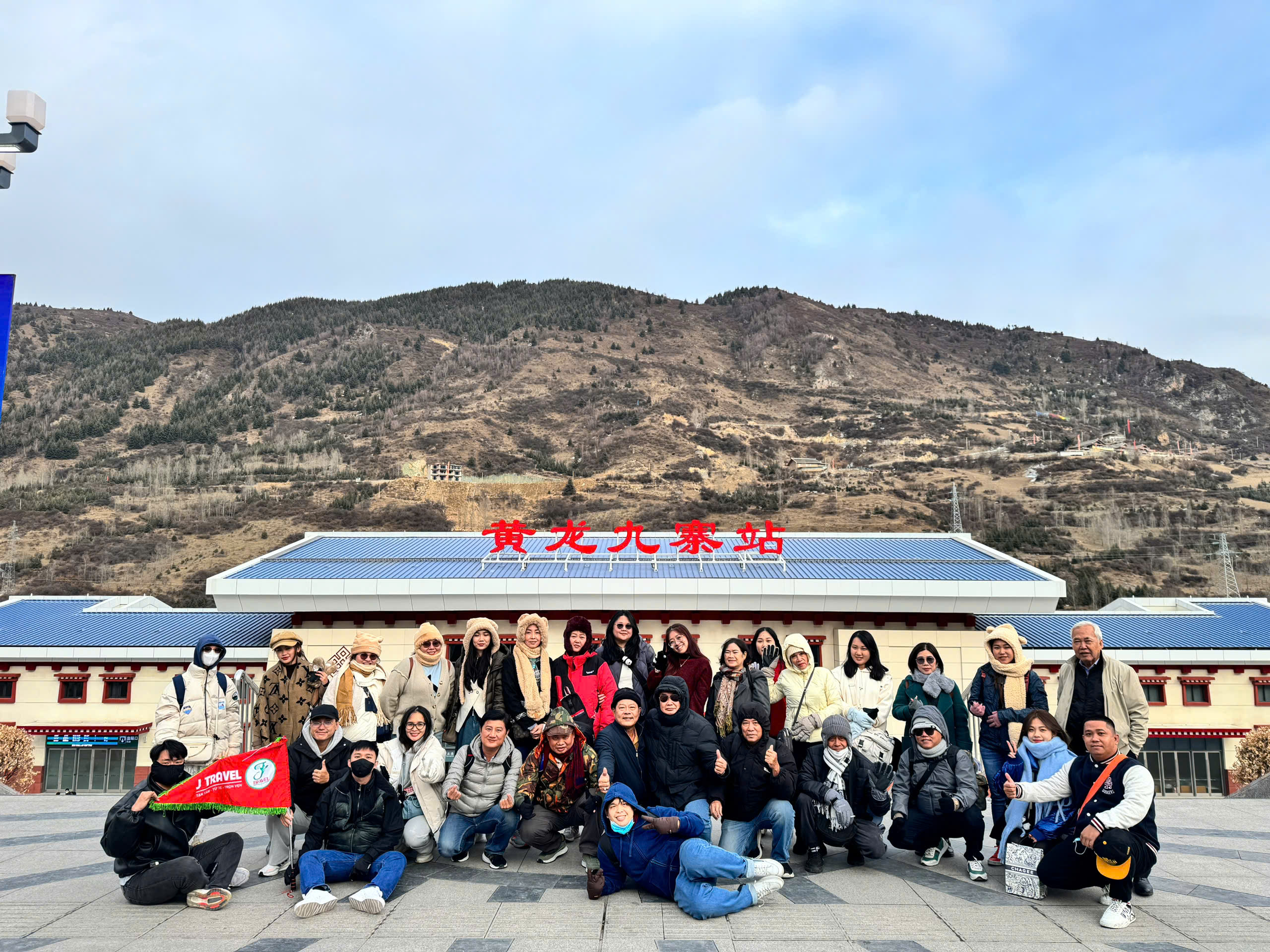 tour-cuu-trai-cau-thanh-co-tung-phan