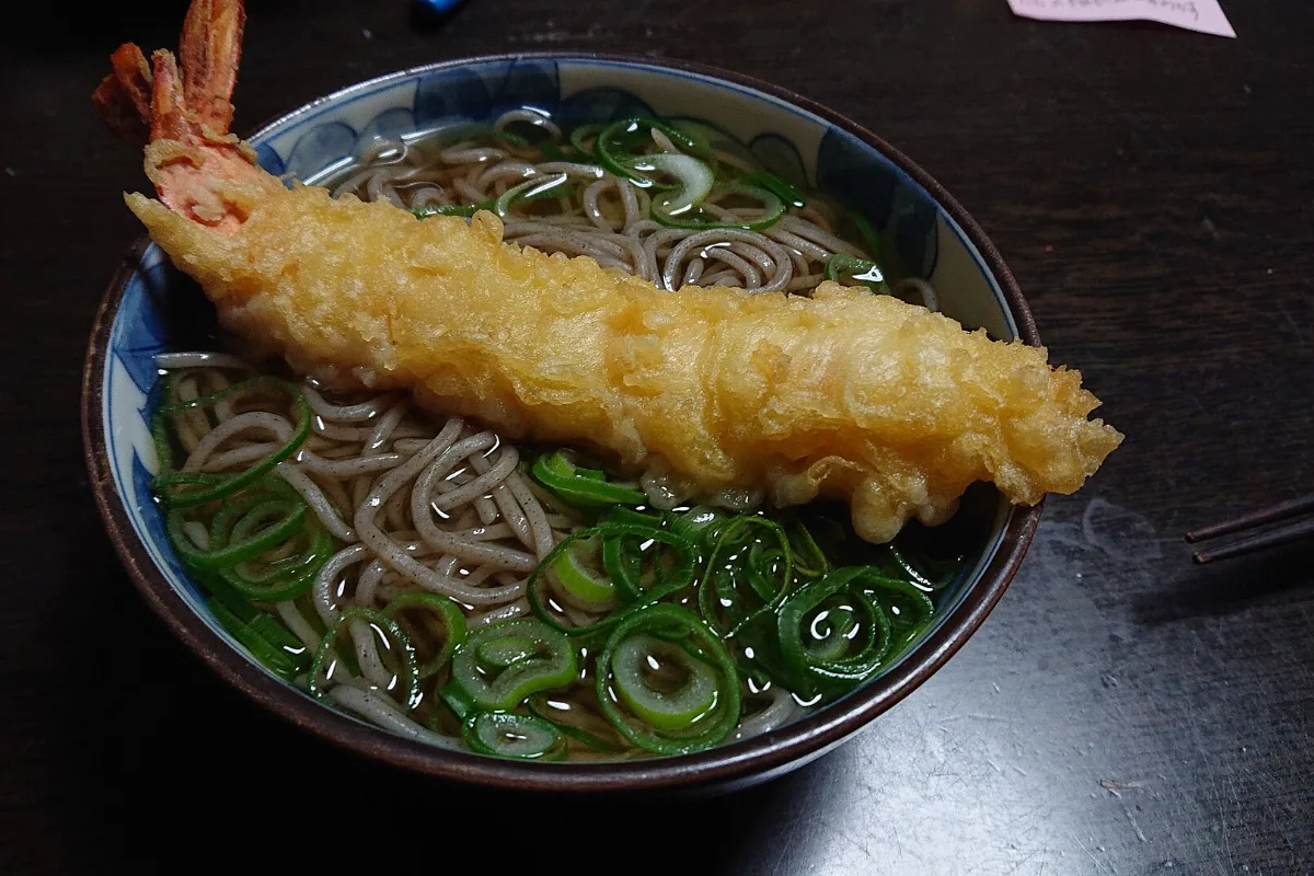 Mì soba tôm tempura đêm cuối năm