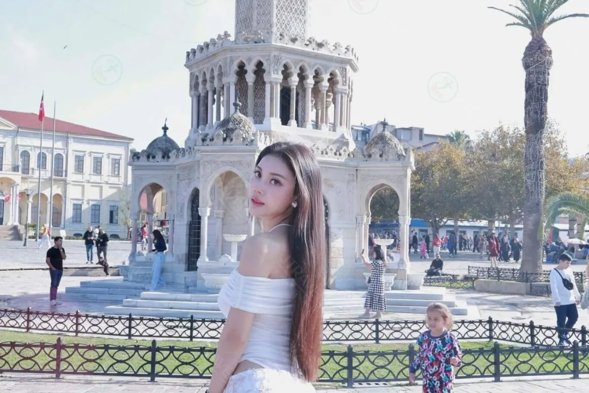 Du khách J Travel tham quan trung tâm Istanbul Du khách J Travel tham quan trung tâm Istanbul