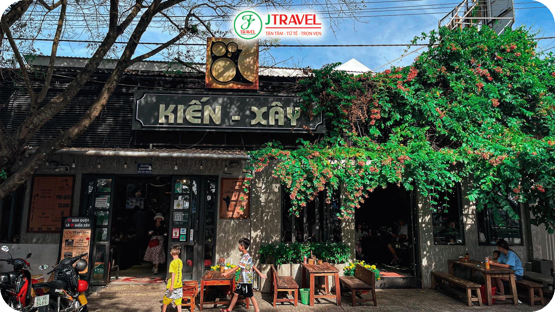 Quán Kiến Xây với hơn 20 năm bán bún quậy Phú Quốc