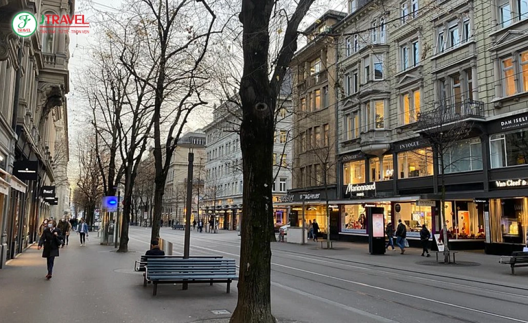 Phố Bahnhofstrasse – thiên đường mua sắm sang trọng tại Zurich, Thụy Sĩ