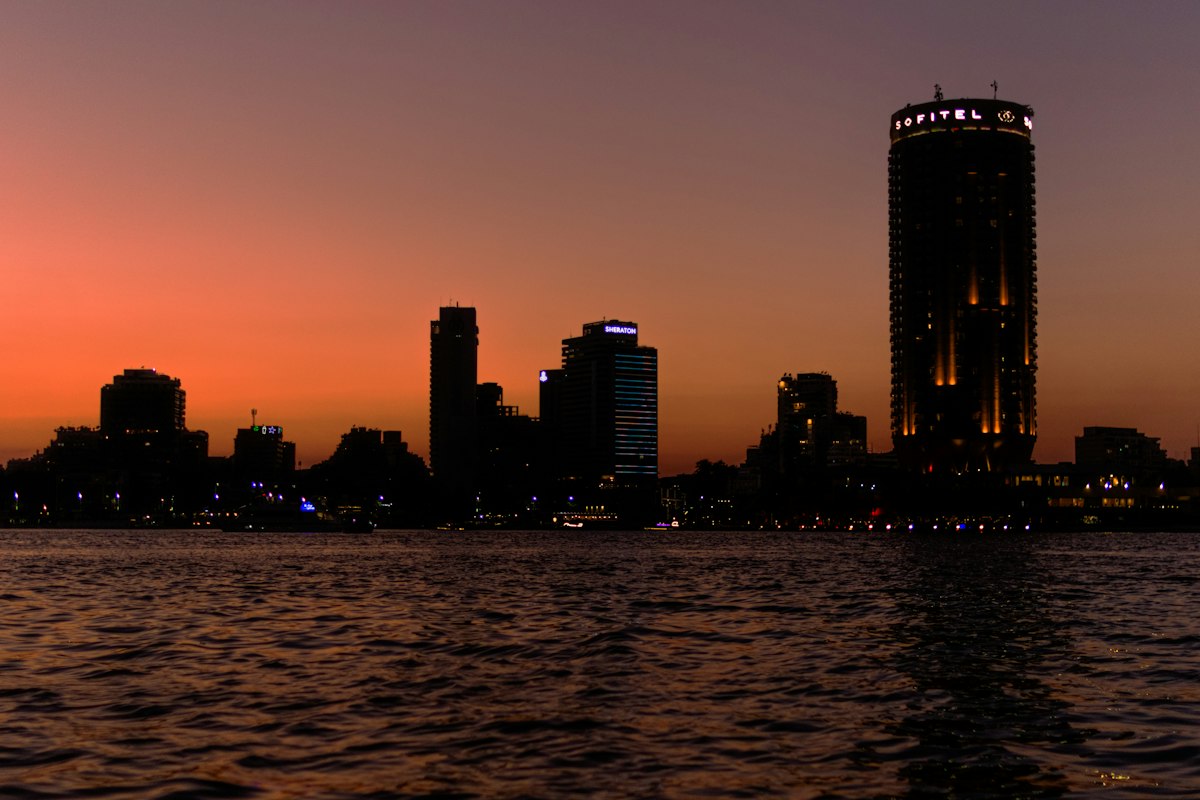 Thủ đô Cairo bên sông Nile lúc hoàng hôn