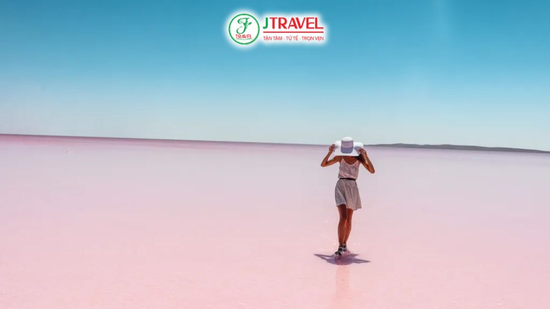 Hồ muối Tuz Lake trải dài vô tận