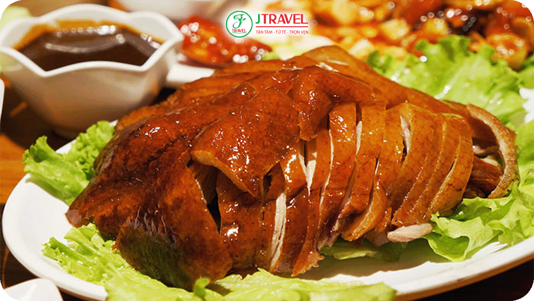 Vịt quay Yiliang là đặc sản trứ danh của vùng Yiliang, cách Côn Minh khoảng 60 km