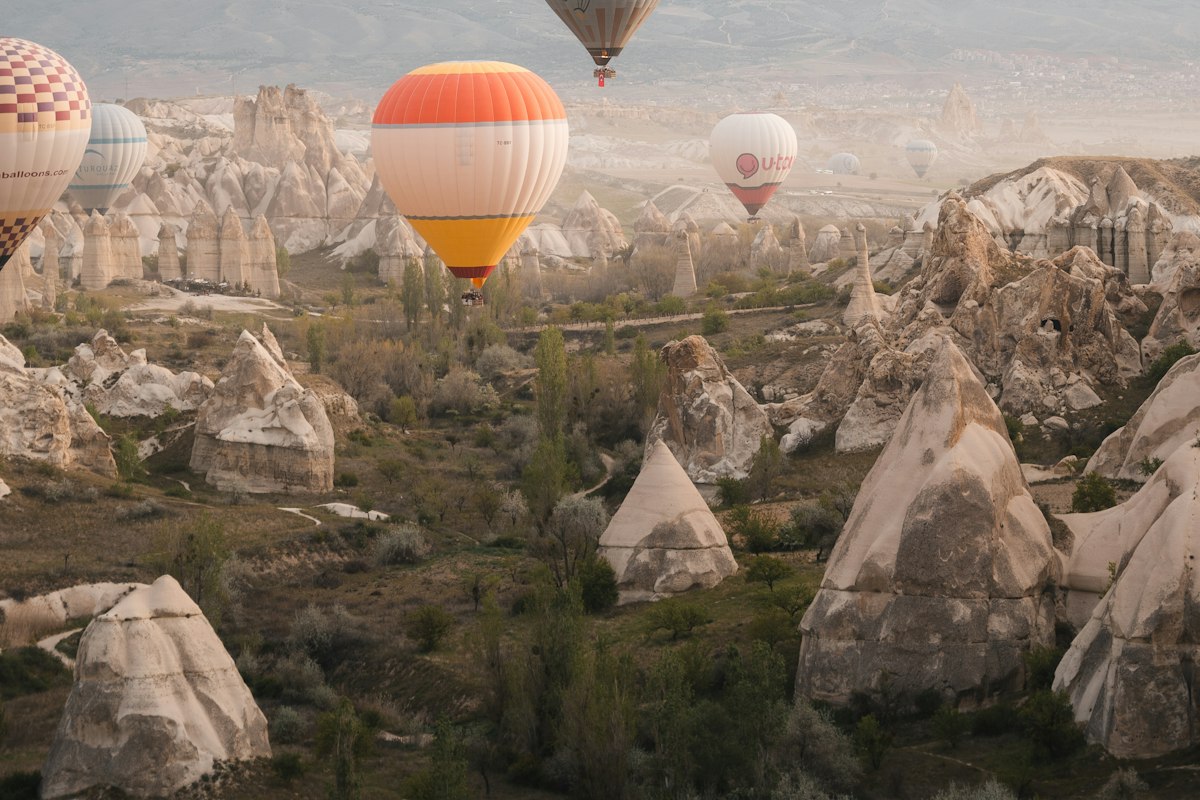 Khinh khí cầu trên bầu trời Cappadocia