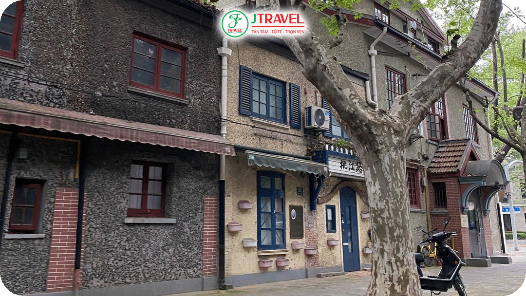 Hai bên phố Wukang là hàng loạt biệt thự cổ mang đậm phong cách châu Âu