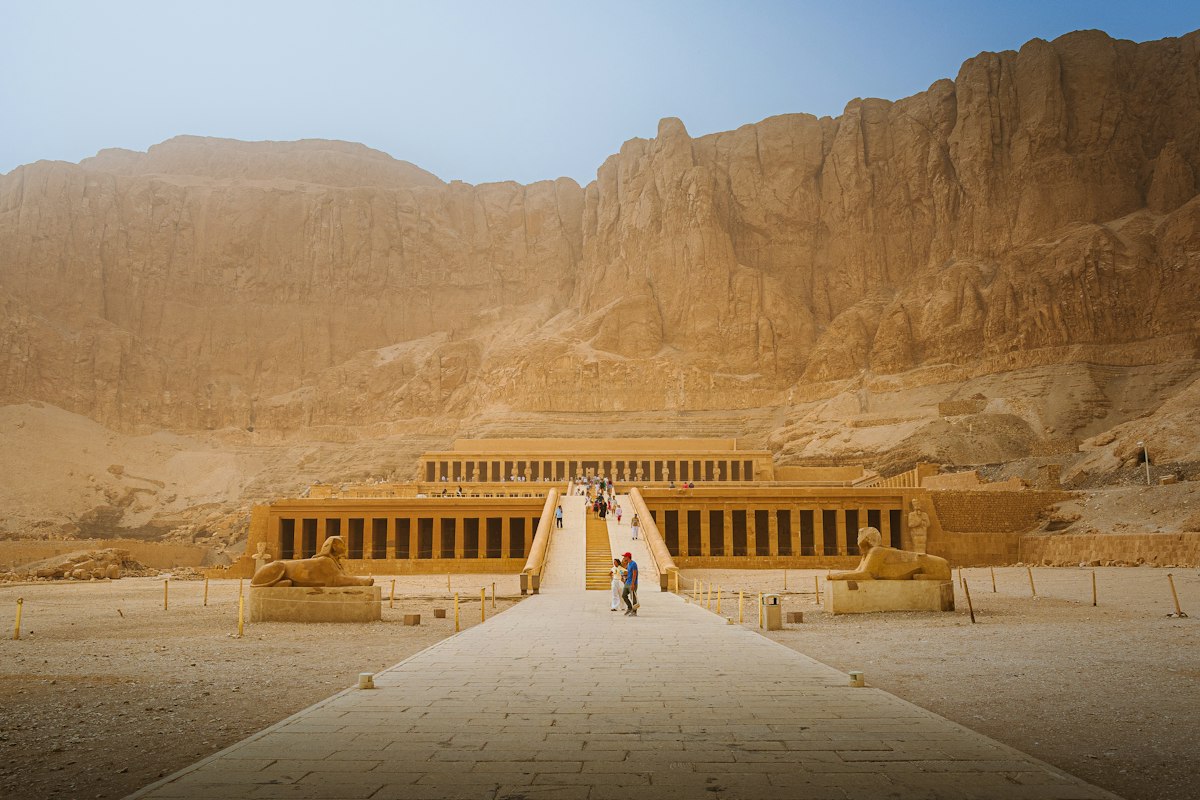 Kiến trúc ba tầng bậc thang của đền Hatshepsut