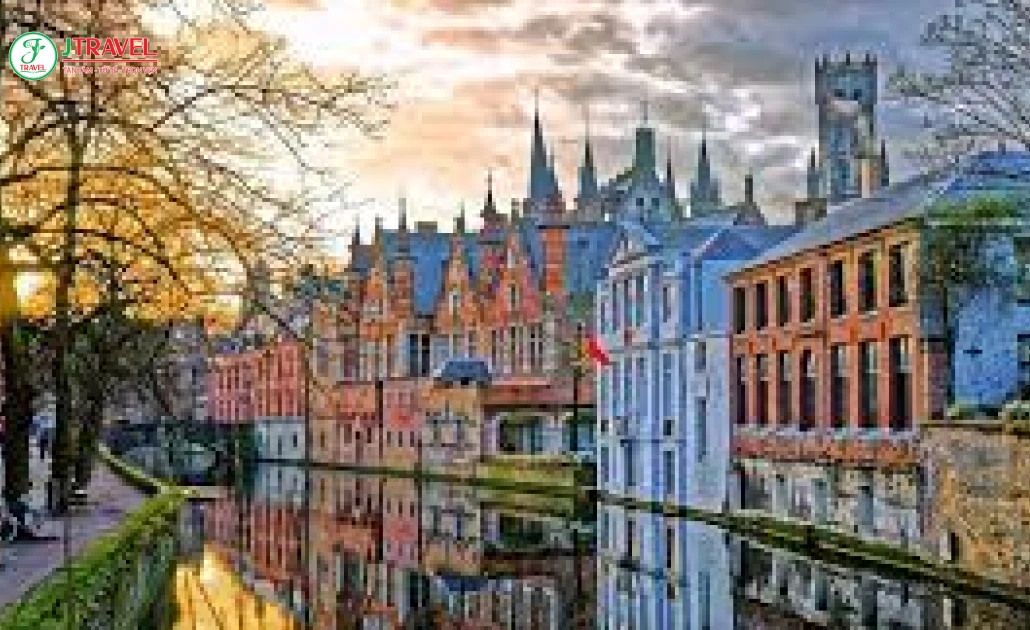 Du khách khám phá Bỉ 