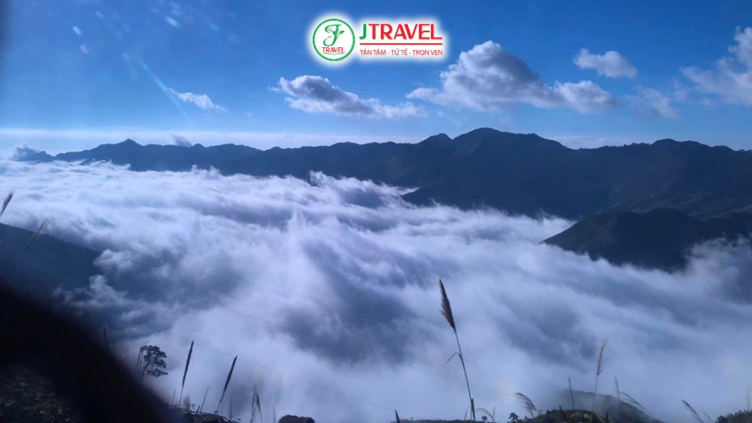 Săn mây miền bắc lúc bình minh biển mây trắng bồng bềnh