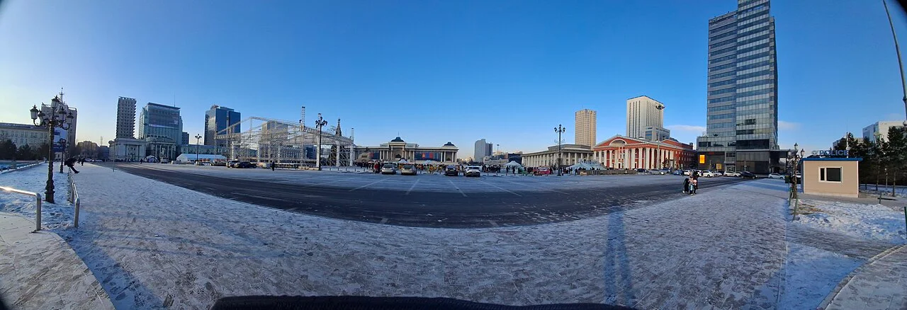 Đường phố trung tâm Ulaanbaatar phủ tuyết mùa đông