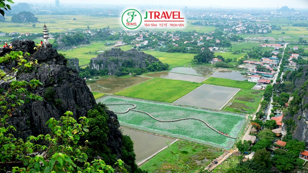 Cảnh đẹp Hang Múa Ninh Bình đầu hè với thời tiết dễ chịu