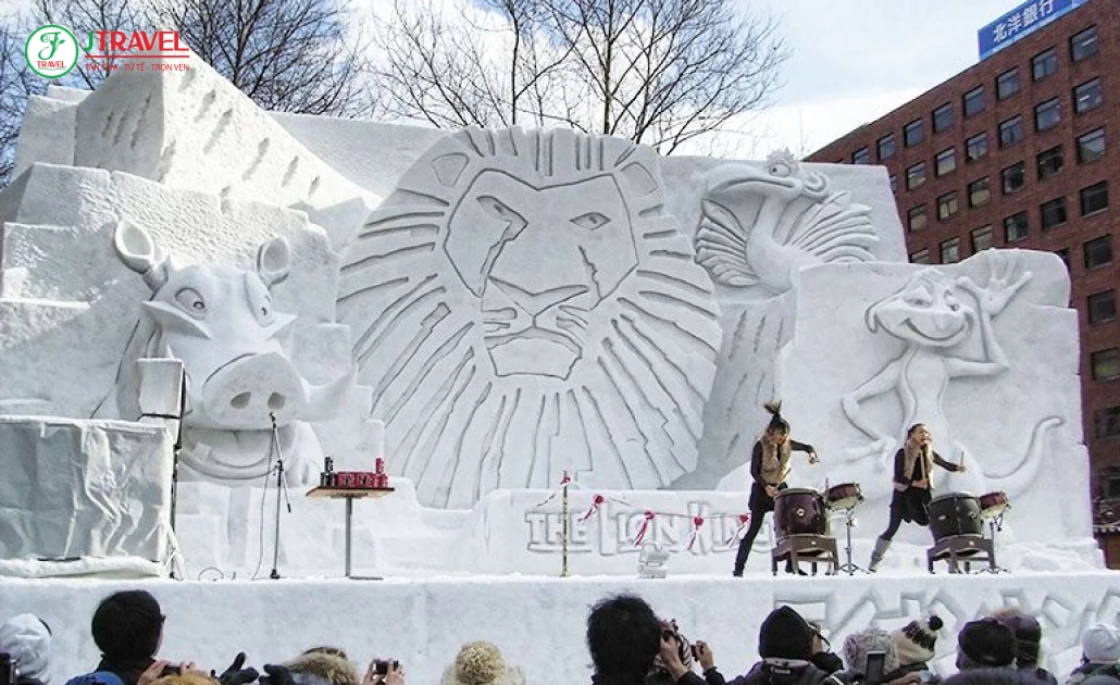 Sân khấu biểu diễn âm nhạc mùa đông tại lễ hội tuyết Sapporo