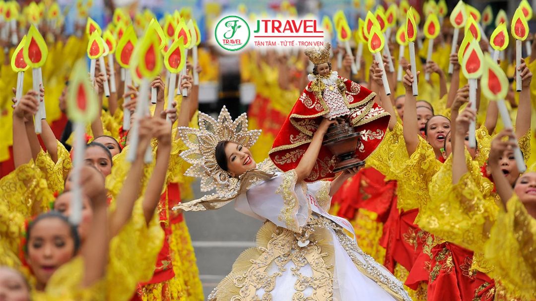 Thời điểm lễ hội Sinulog Cebu với diễu hành rực rỡ, đường phố đông đúc