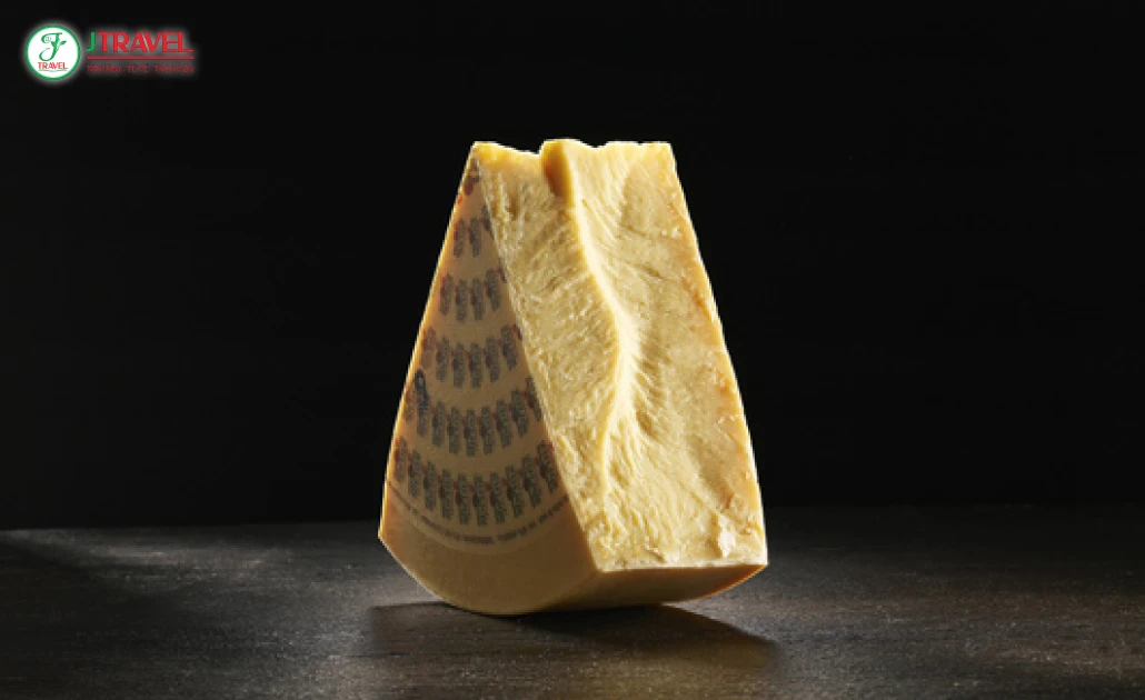 Phô mai Sbrinz Thụy Sĩ cổ điển, kết cấu cứng, vị đậm đà