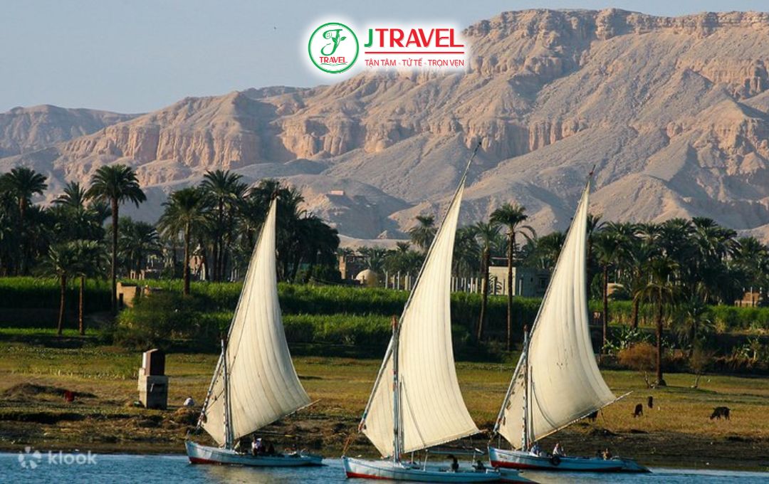 Đi thuyền Felucca mất bao lâu và bao nhiêu km