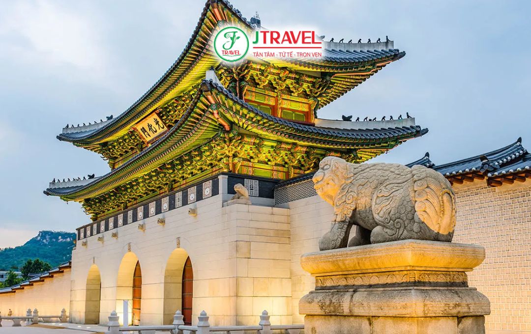 Check-in tại cổng Gwanghwamun