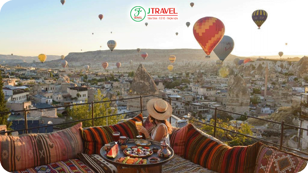 Mithra Cave Hotel - Tầng rooftop xếp lớp, ôm trọn thung lũng