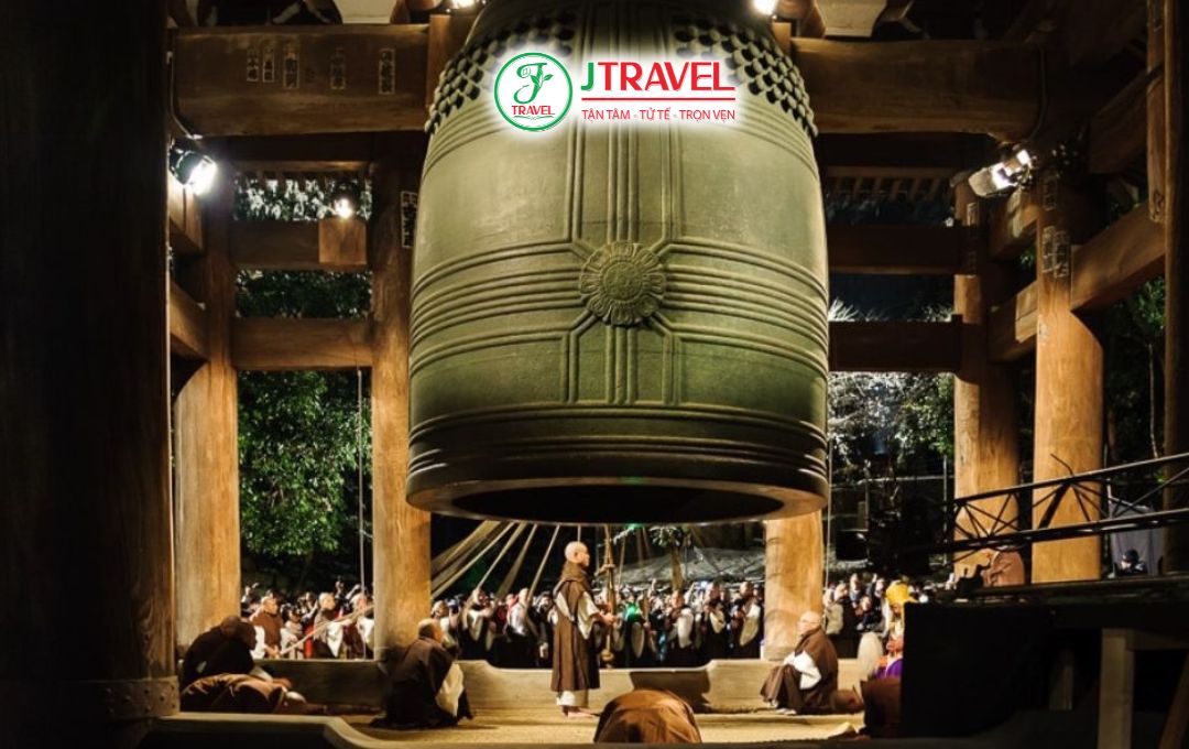 Nghe 108 tiếng chuông Joya no Kane đêm giao thừa
