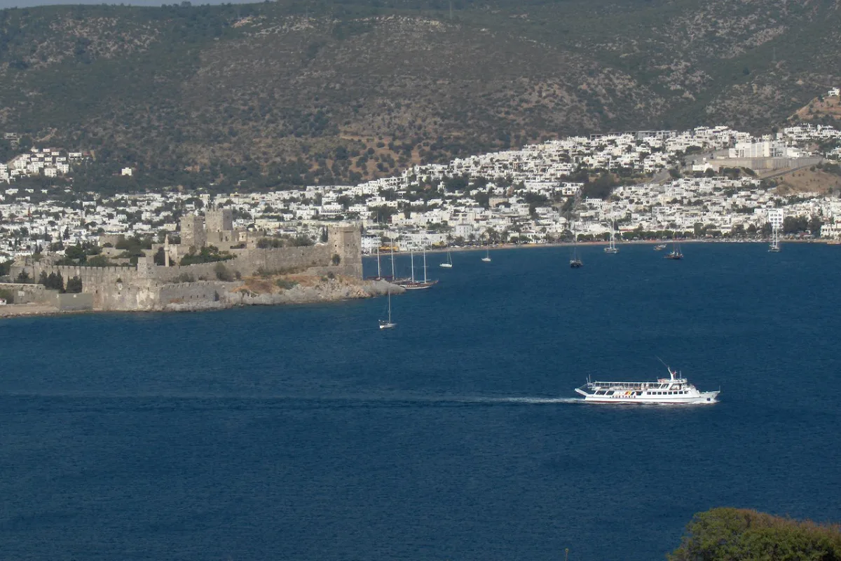 Bến du thuyền và lâu đài Thánh Peter ở Bodrum