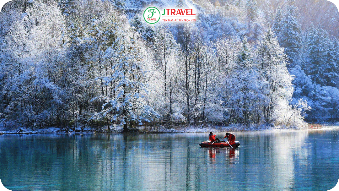 Thời gian đẹp nhất để chiêm ngưỡng Cửu Trại Câu mùa đông là từ tháng 12 đến tháng 2