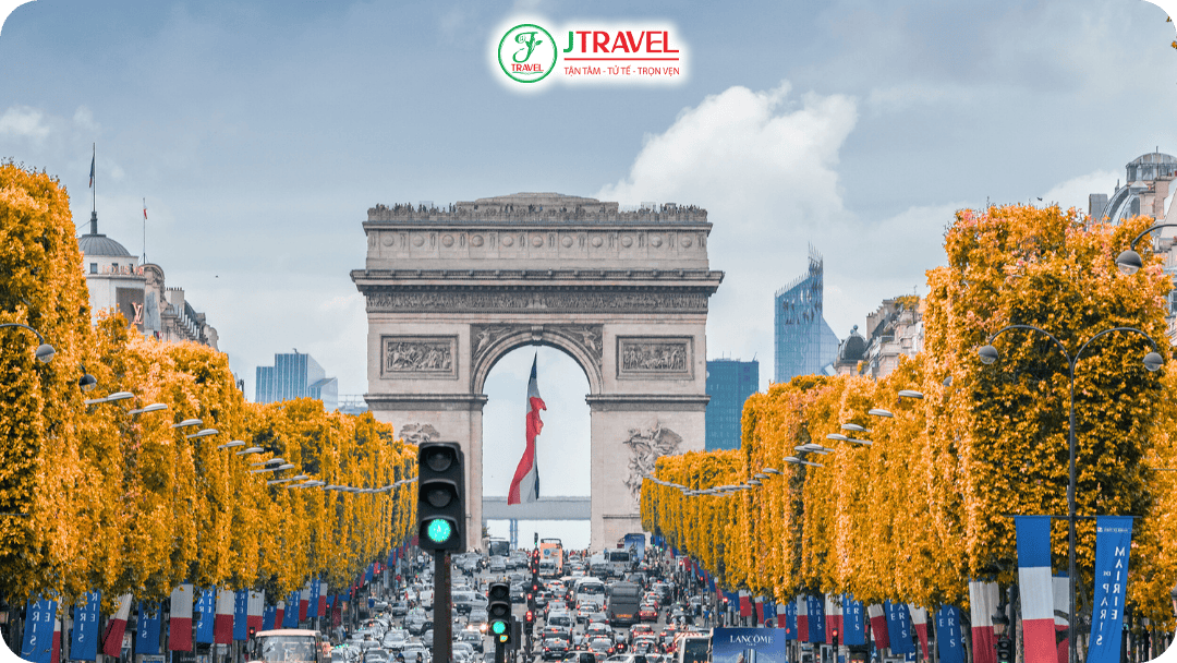 Đại Lộ Champs-Élysées Lừng Danh Của Nước Pháp ngập trong mùa thu
