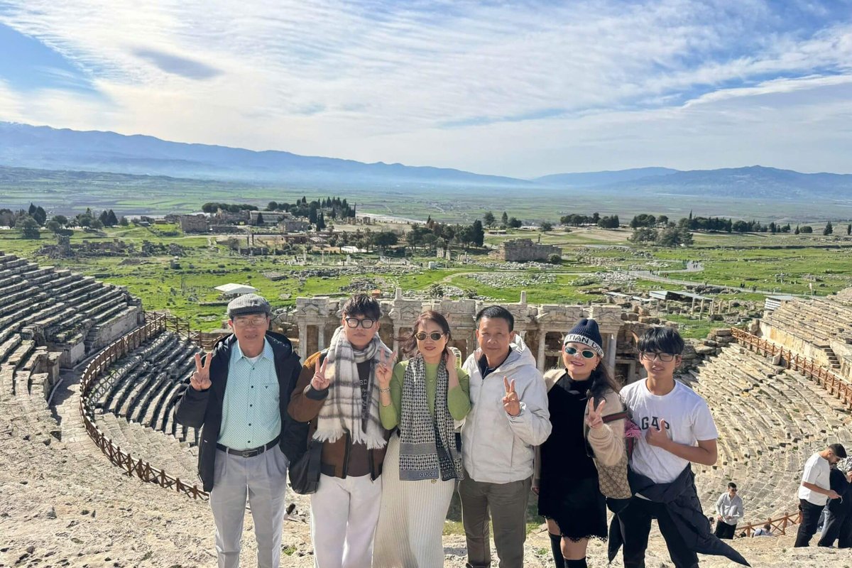 Đoàn khách J Travel tại thành phố cổ Hierapolis
