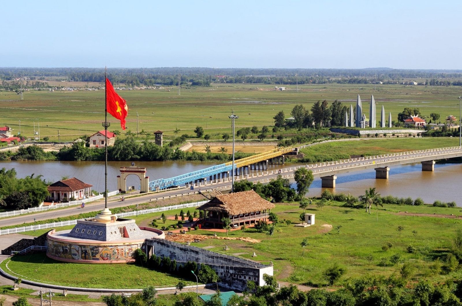 CẦU HIỀN LƯƠNG - SÔNG BẾN HẢI