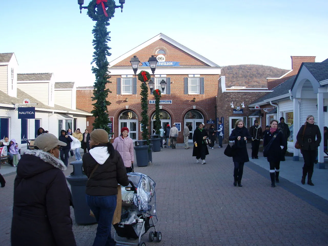 Outlet Woodbury Common New York, nơi nên thanh toán bằng thẻ khi mua sắm lớn