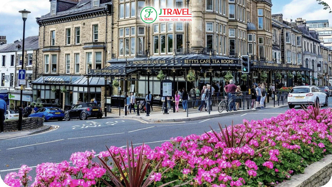 Quán trà Betty’s Tea Room – tiệm trà nổi tiếng hơn 100 năm vào mùa xuân