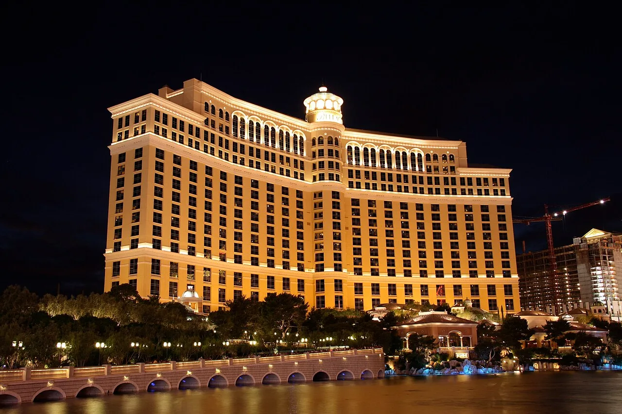 Đại lộ The Strip ở Las Vegas về đêm
