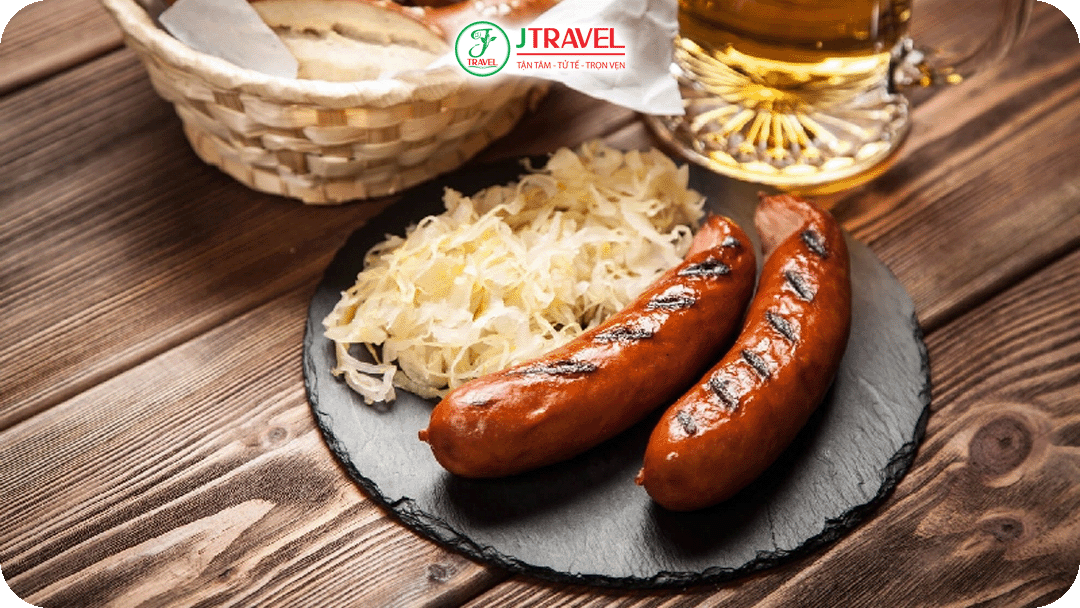 Xúc xích nướng – Món ăn đường phố đặc trưng