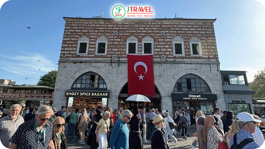 Chợ Spice Bazaar được xây dựng vào thế kỷ 17 dưới triều đại Ottoman