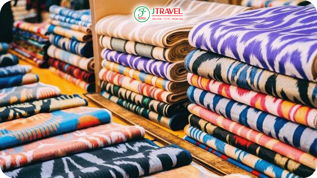 Khăn lụa Tô Châu được dệt tinh xảo