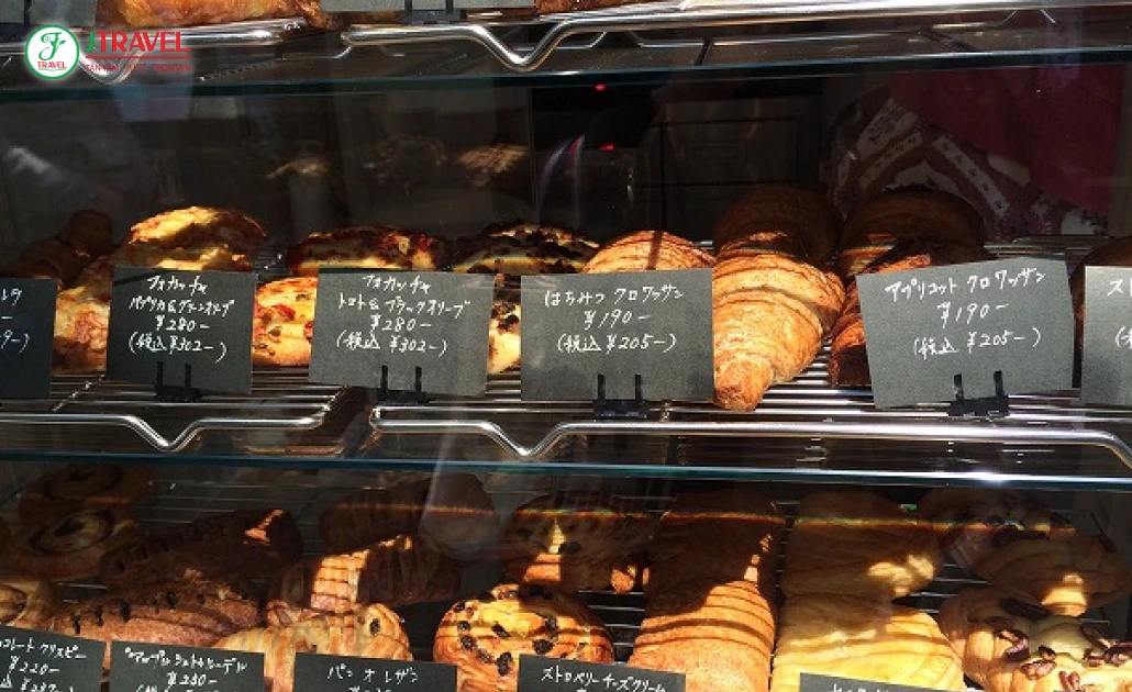 Bánh mì và bánh ngọt hình thú đáng yêu tại Ueno Mori no Panya San